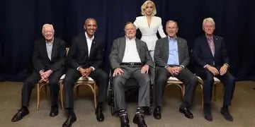 Obama, Clinton, Carter y los Bush (padre e hijo) se unieron a un concierto a beneficio de víctimas de los recientes huracanes