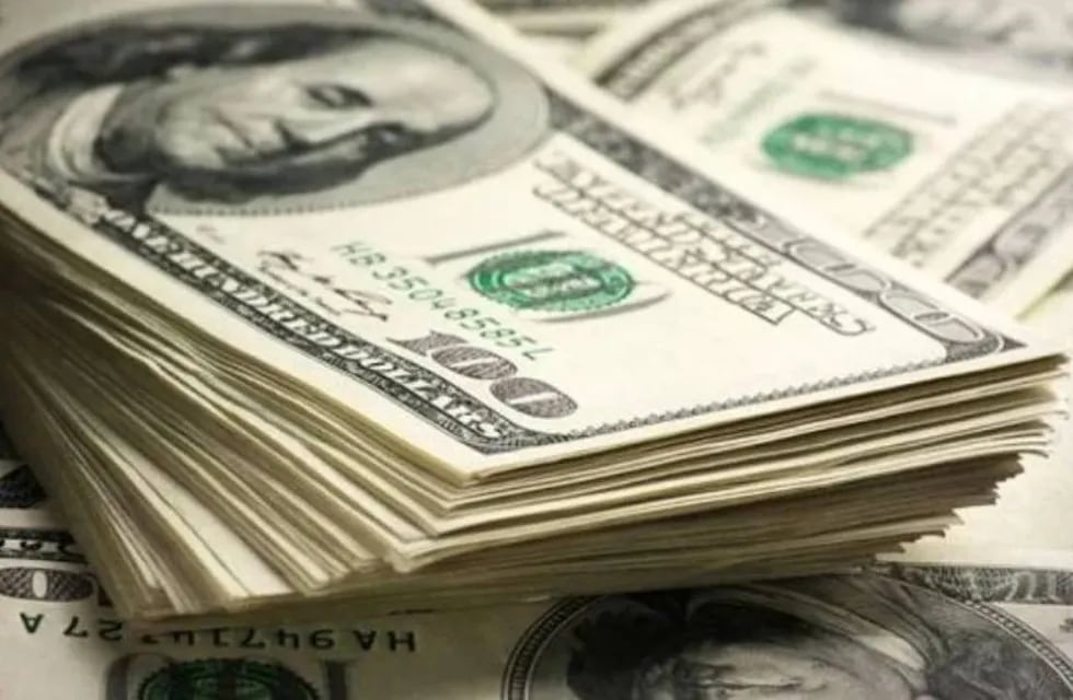 El dólar blue trepó a $1.300 en Mendoza
