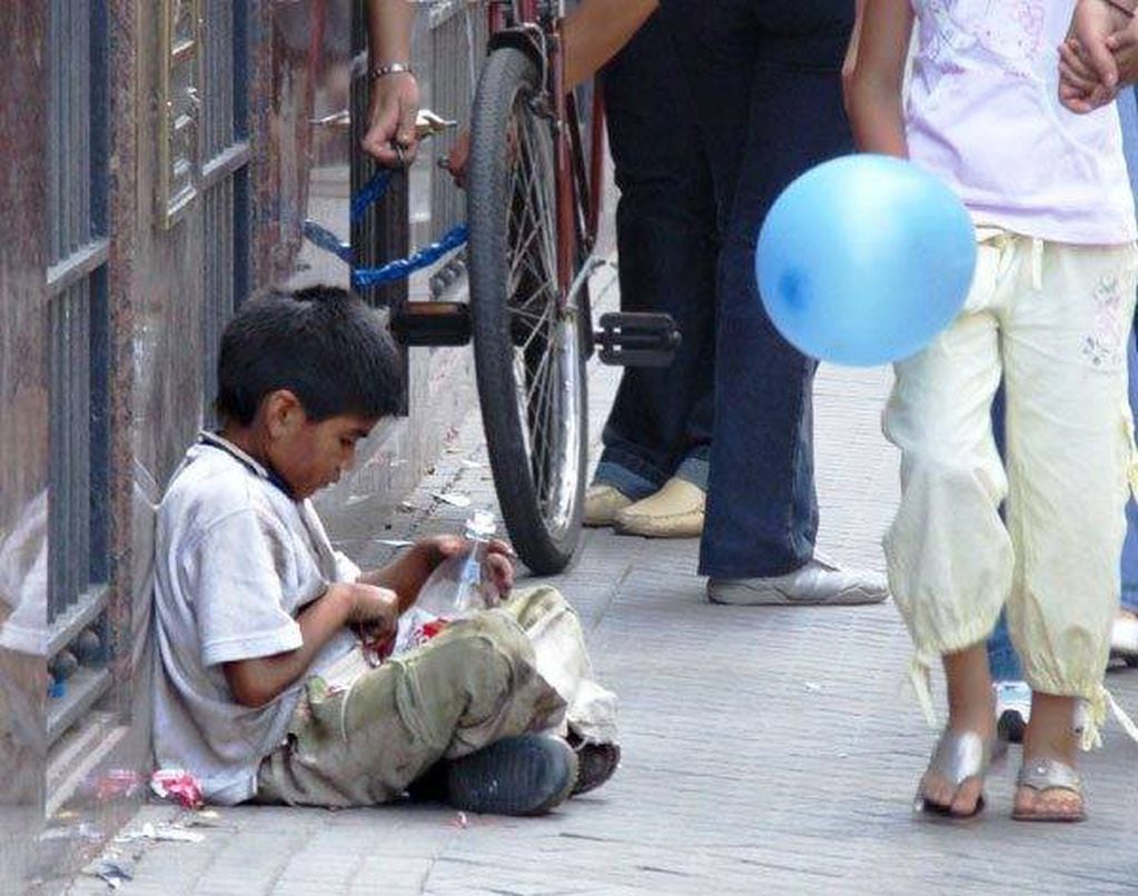 La pobreza infantil en el Gran Mendoza llegó al 65% en el segundo semestre de 2023, más de 6 de cada 10 no alcanza a cubrir sus necesidades básicas. Se sumaron 14.000 mil niños en un año, alcanzando a 155.153 chicos.