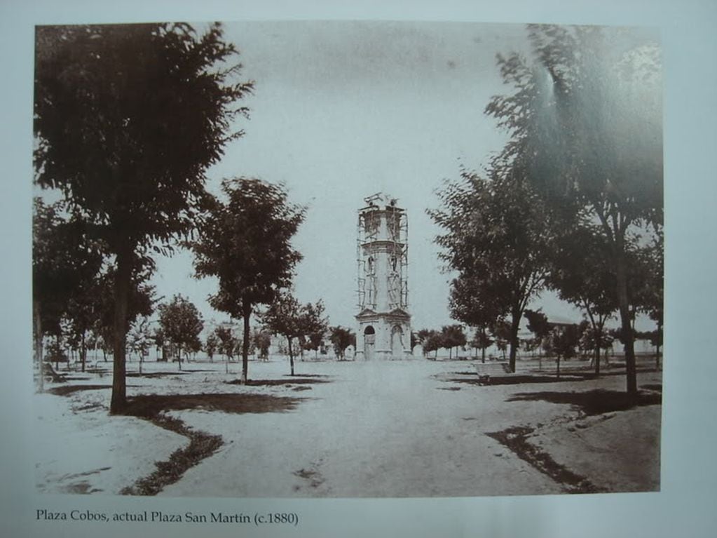 La Plaza San Martín de Ciudad de Mendoza, antes nombrada plaza Cobo en el 1880 (Gentileza: Municipalidad de Mendoza)