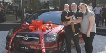 Solidaridad: una familia recibió un nuevo vehículo luego de que les robaran el auto en el que trasladaban a su hijo con cáncer