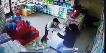 Video: una mujer se defendió a las piñas y evitó un robo en Neuquén