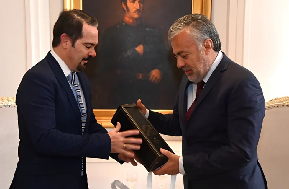 El embajador de Francia en Argentina, Romain Nadal, visitó Mendoza y se reunió con el gobernador Alfredo Cornejo.