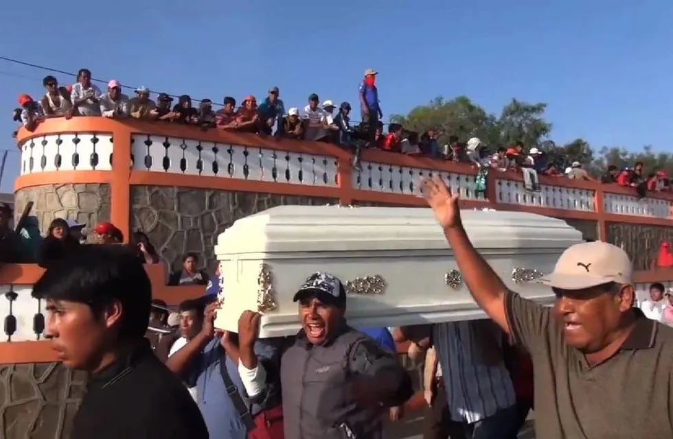Perú: tras 3 muertes en protestas antimineras, intervienen las FFAA