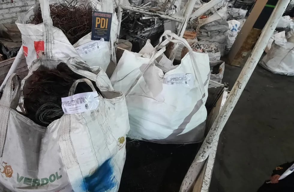 Secuestraron dos toneladas de cobre en una chacarita en Godoy Cruz. | Foto: Ministerio de Seguridad y Justicia