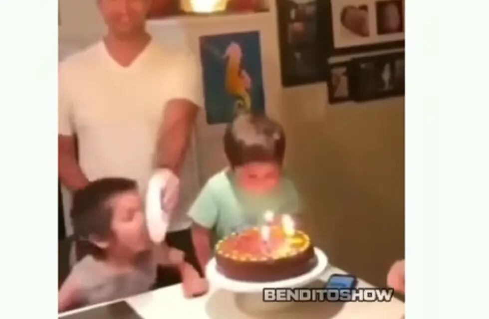 Tu cumpleaños no será el mismo luego de enterarte qué pasa al soplar las  velas del pastel - CNN Video