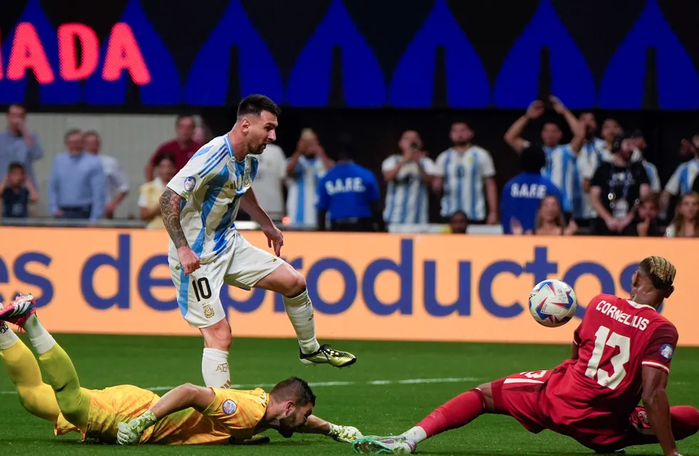 Messi había hecho una gran jugada y estuvo a poco de marcar el 2-0 de la selección argentina ante Canadá en la Copa América. (AP)