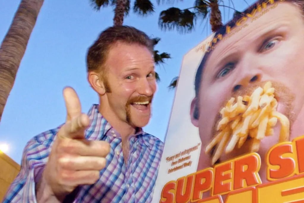 Murió Morgan Spurlock. el director que comió hamburguesas por un mes para su documental “Super Size Me”