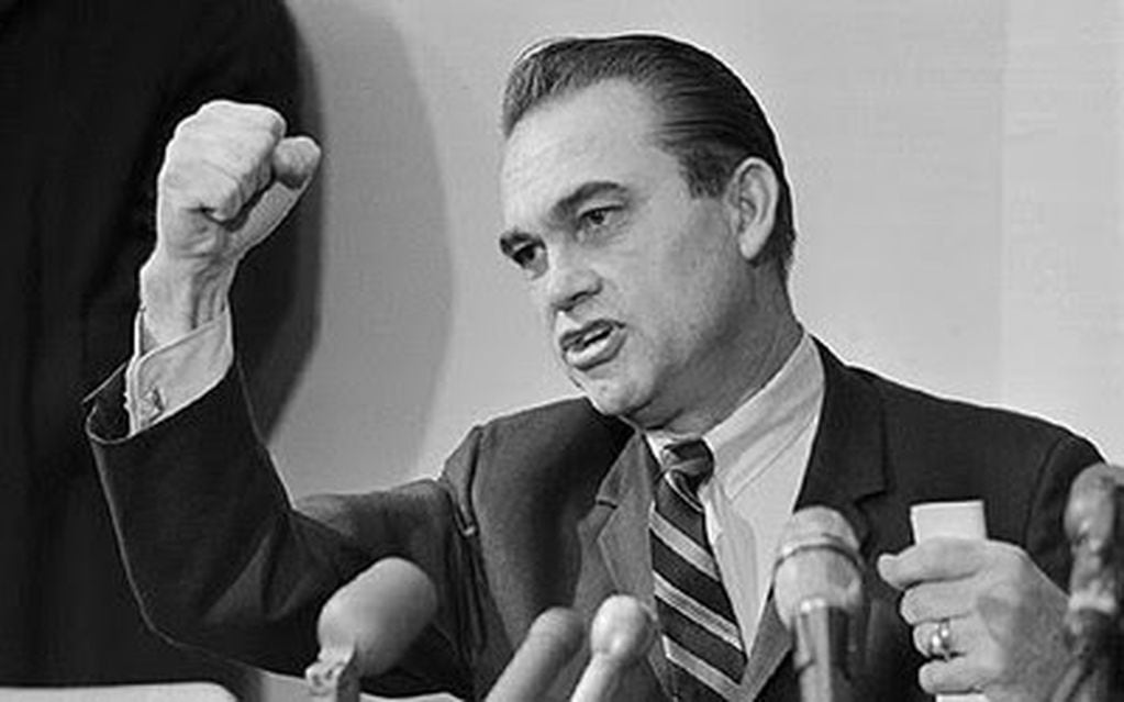 GEORGE C. WALLACE- Fue cuatro veces gobernador de Alabama.