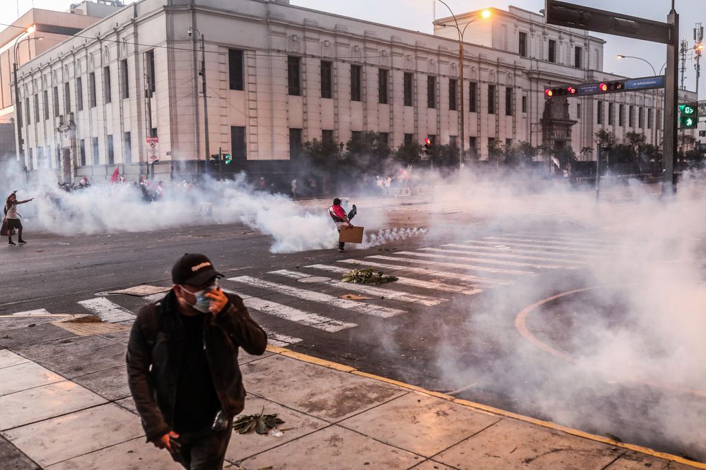 Nuevas protestas al sur de Lima terminaron con un muerto y varios heridos. AP