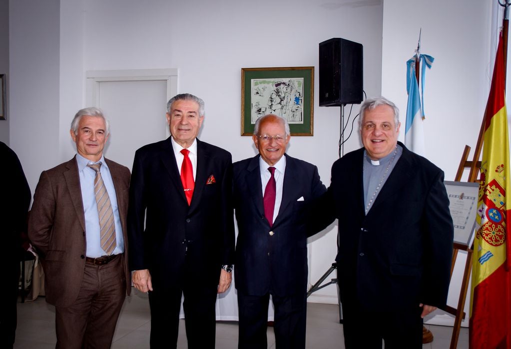 Cónsul Ramón Blecua Casas, Manuel Otero Ramos, Dr. Abel Albino y Monseñor Colombo.
Fotos: Marcelo Gelardi (@marcelogelardi)