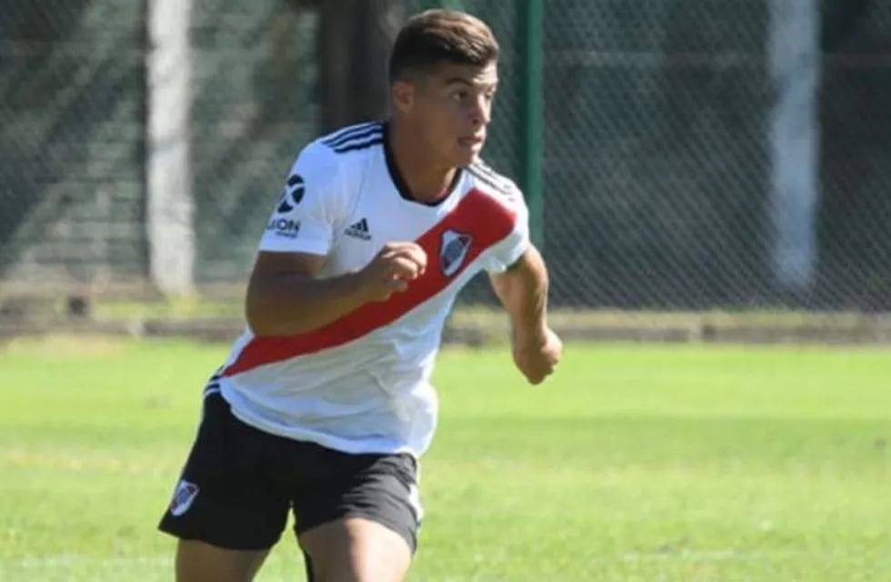 El defensor nacido en Villa Mercedes, Elías López, vestirá la camiseta del Tomba tras un préstamo de River Plate. / Gentileza.