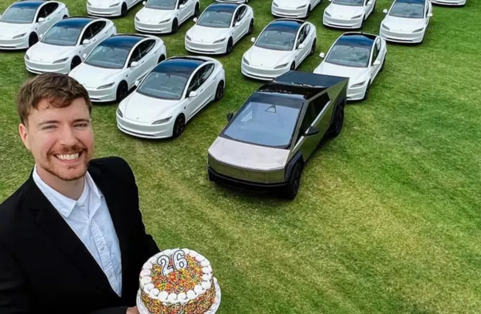El reconocido youtuber cumple 26 años y regalará 25 Teslas Model 3 y un Cybertruck 2024, el modelo futurista inspirado en Blade Runner que cuenta con carrocería de acero inoxidable. Foto: Mr Beast / Instagram.
