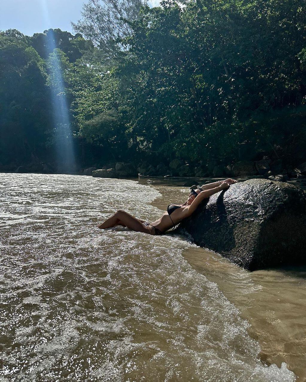 Pampita Ardohain, desde Tailandia