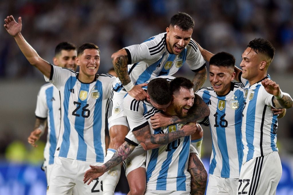 Lionel Messi quiere seguir de festejo junto a sus compañeros de la Selección Argentina campeona del mundo. / archivo 