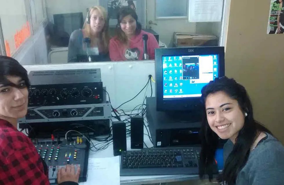 Unos 6 mil estudiantes de Mendoza llegan con las radios escolares a las redes sociales