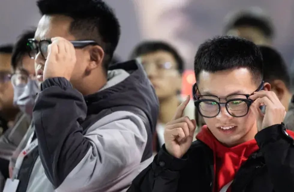 El joven habría usado gafas con IA para copiarse durante el examen.