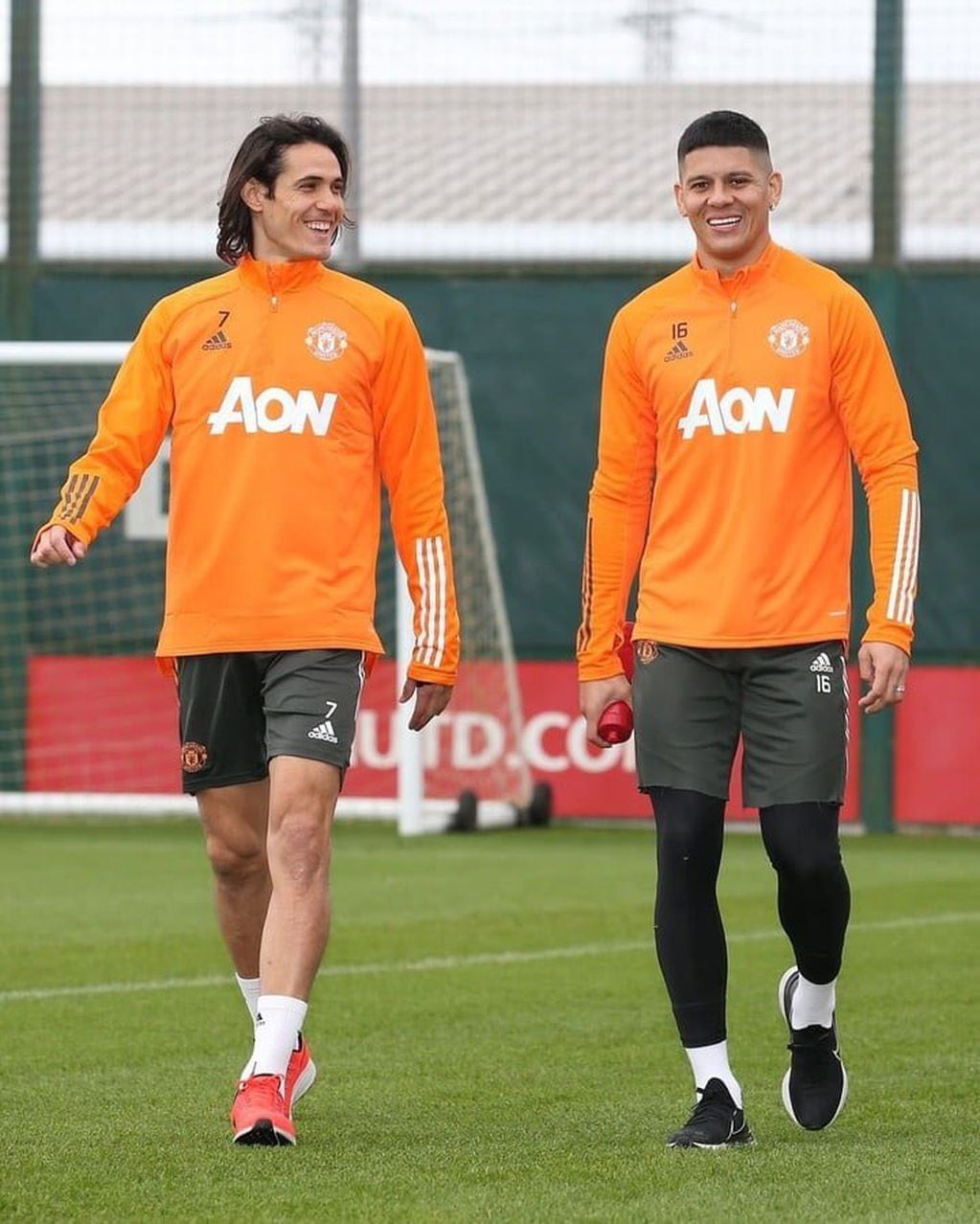 Marcos Rojo y Cavani, compañeros en el Manchester United