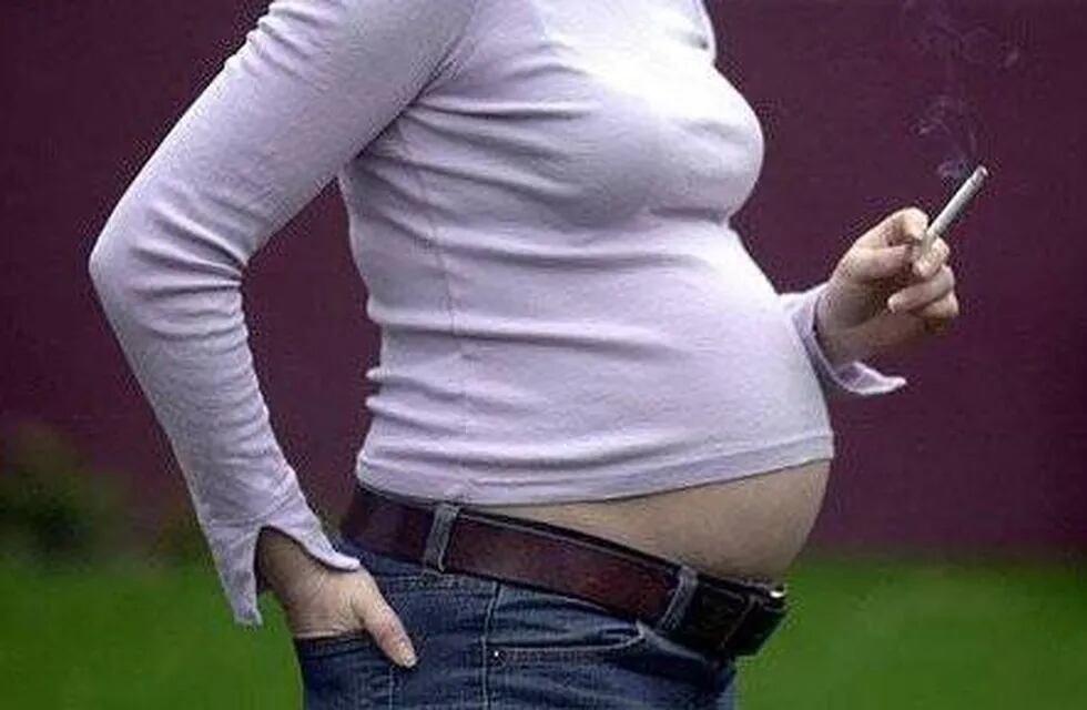 Impresionante: esto pasa con los bebés cuando fuman las embarazadas