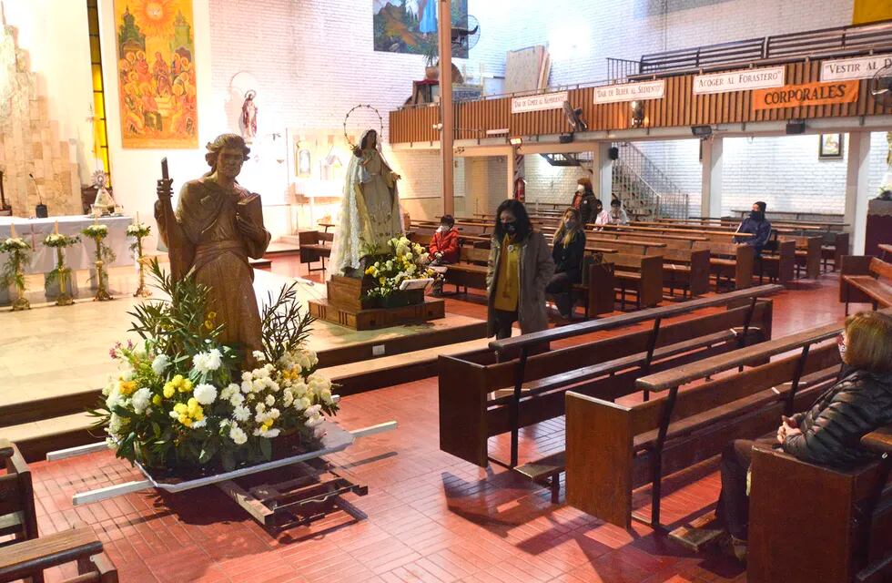 La Iglesia adoptará el protocolo sanitario vigente, por lo que en el templo sólo habrá un puñado de feligreses. Foto: Nicolás Ríos / Los Andes