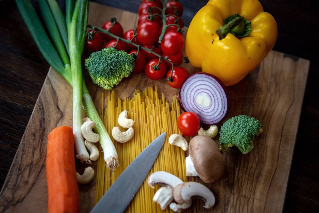 Variedad saludable en el plato: las familias que incluyen en su dieta el mayor número posible de tipos de verduras se abastecen mejor de nutrientes importantes. (DPA)