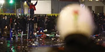 Enfretamiento entre hinchas en Bruselas tras la derrota de Bélgica ante Marruecos