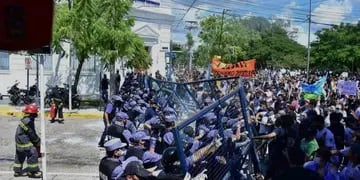 Represión policial en Formosa en contra de manifestantes tras la vuelta a Fase 1