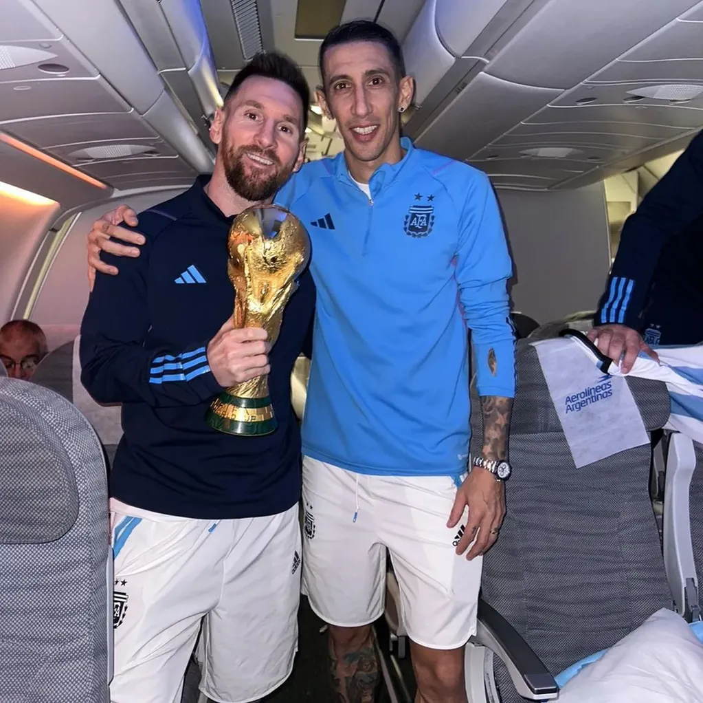 Lionel Messi junto con Di María.