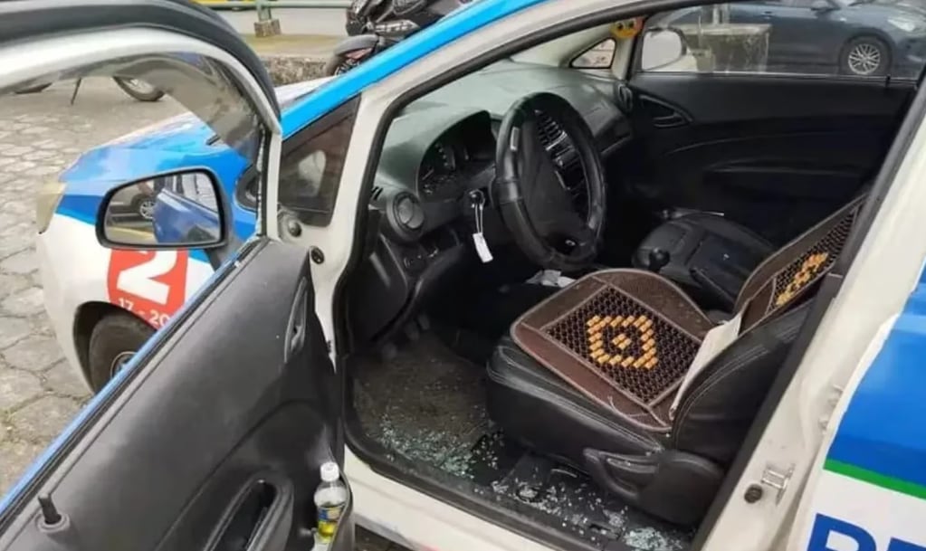 El estado del vehículo de Estefany Puente tras el ataque. Foto: El Universo