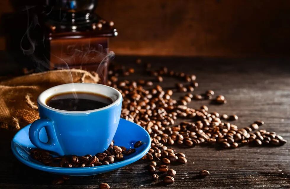 Las personas que toman tres tazas de café al día tienen menor riesgo de sufrir muerte prematura.