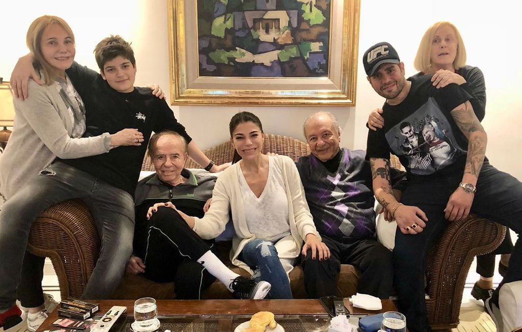 Carlos Menem con su familia.