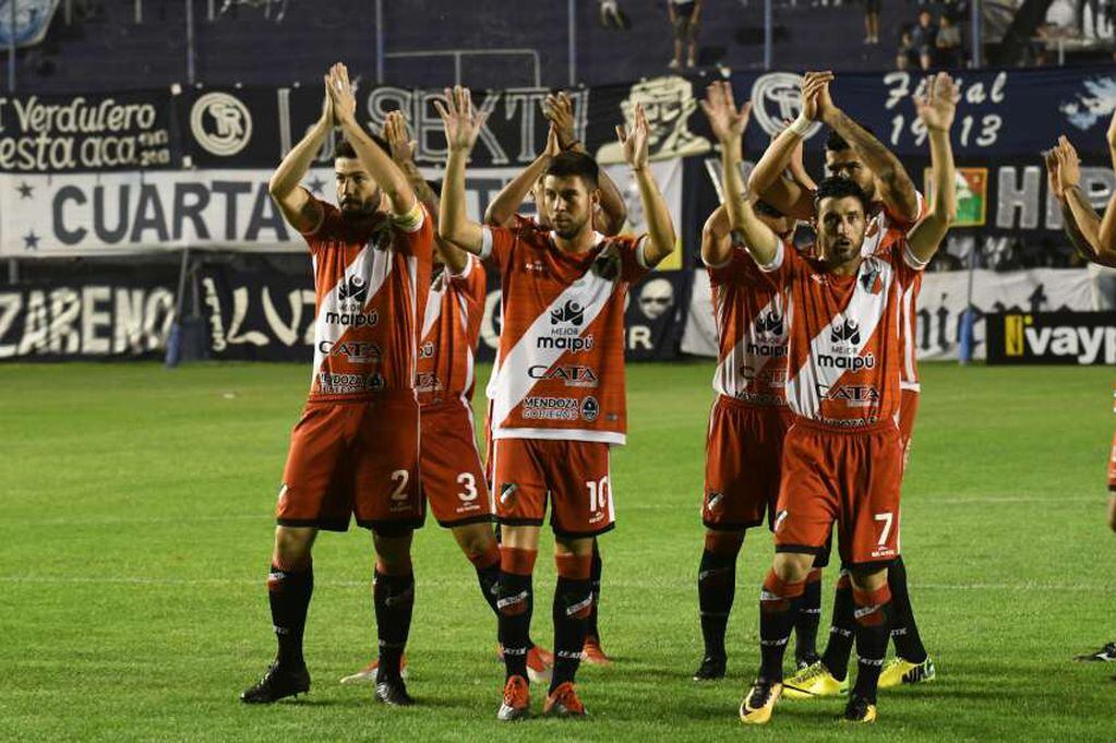 
Batacazo. El equipo dirigido por Carlos Sperdutti recibe al último de la tabla, Círculo Deportivo Otamendi | José Gutiérrez / Los Andes
   