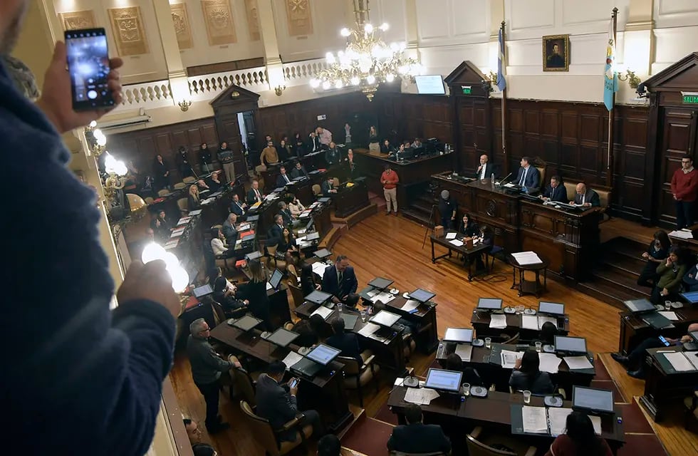 Sesionó la Honorable Cámara de Senadores Mendoza, en la Legislatura Provincial

Foto:  Orlando Pelichotti

