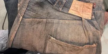 Un par de jeans usados Levi’s de hace 150 años fue subastado por 76.000 dólares