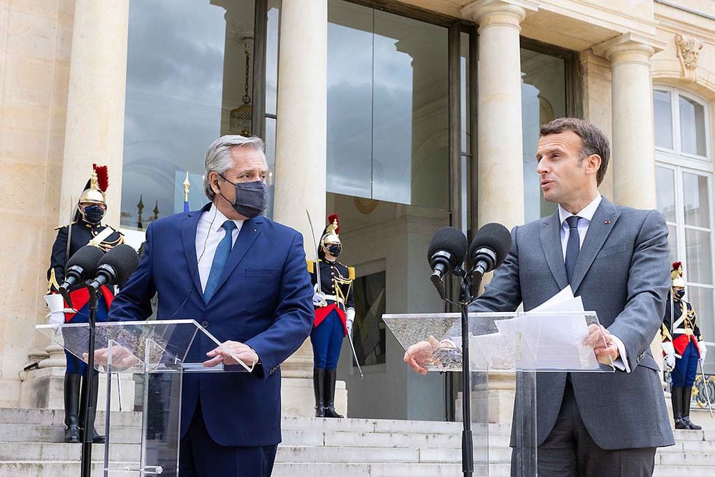 Fernández y Macron, juntos en la gira realizada tiempo atrás - 