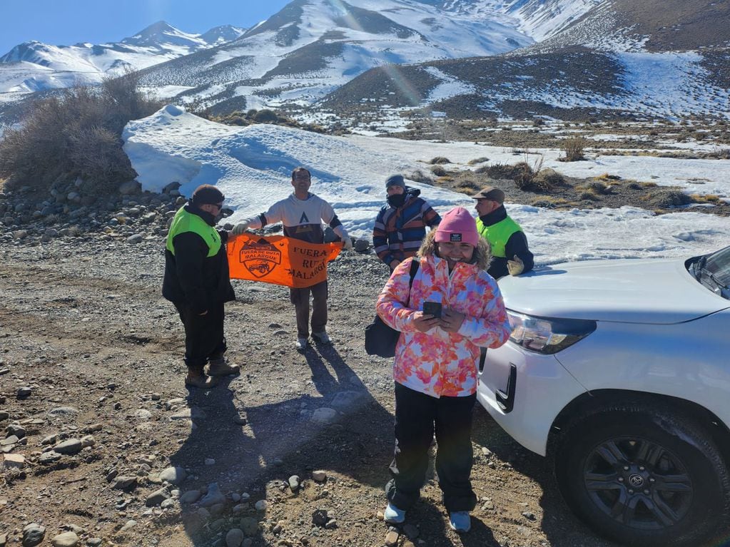 En medio de la nieve, risas.