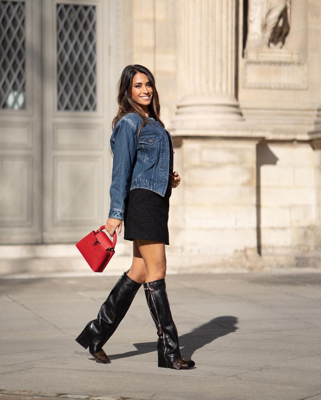Así son las lujosas zapatillas Louis Vuitton de mil 200 dólares que usó  Antonela Roccuzzo para volver a París: el diseño francés se vuelve  tendencia entre las famosas, Redes Sociales