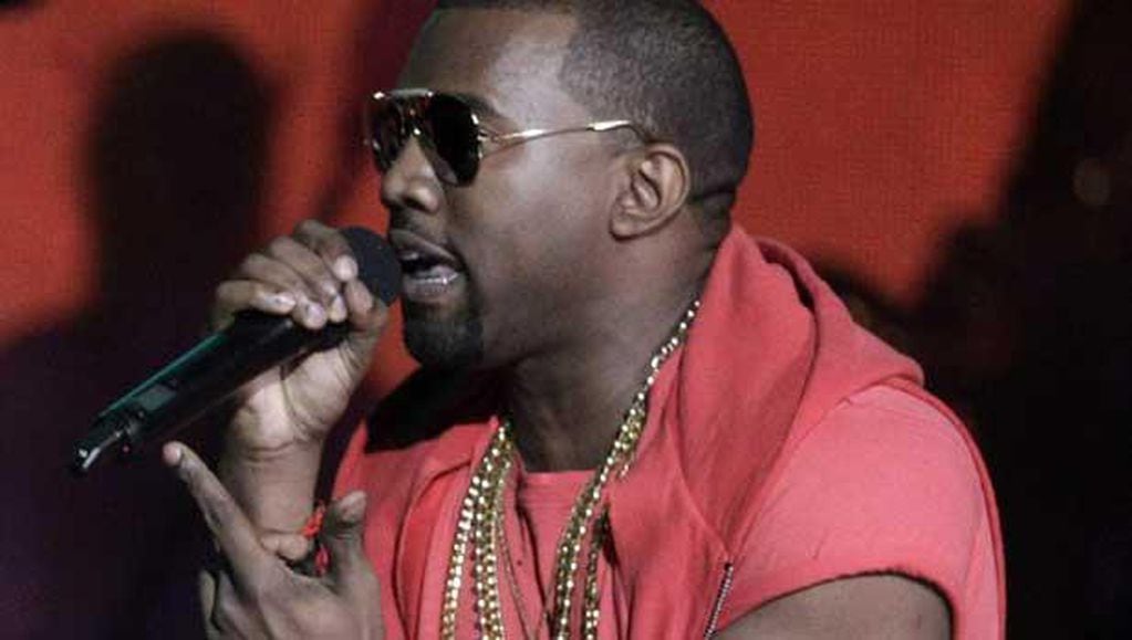  Kanye lanzó nueva campera con Gap