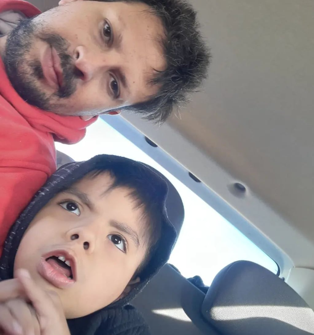 Una familia y su hijo con parálisis cerebral recorrieron 1.800 kilómetros en auto para seguir con su tratamiento. Foto: Instagram @todos_por.efra
