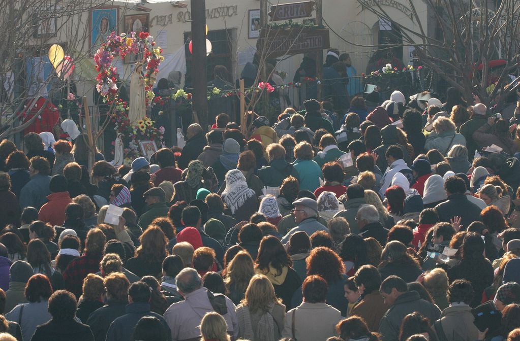 Las masivas convocatorias que generaba la Rosa Mística en Las Heras a mediados de los 2000.