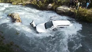 Una mujer murió al caer con su auto a un arroyo en Tunuyán