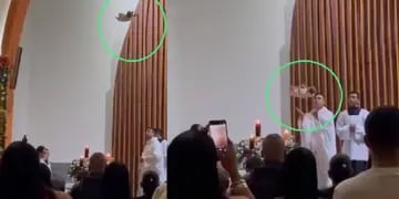 Video insólito: el niño Jesús bajó de las alturas en plena misa y sorprendió a los feligreses
