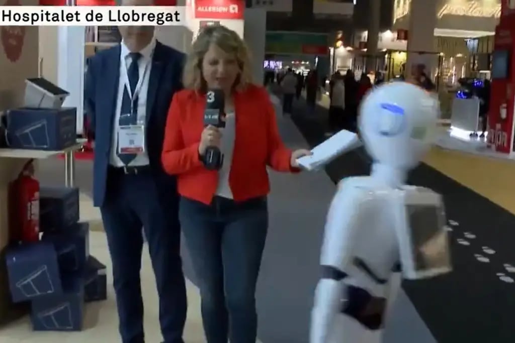 Video: un robot mozo se “suicida” en vivo en la televisión española