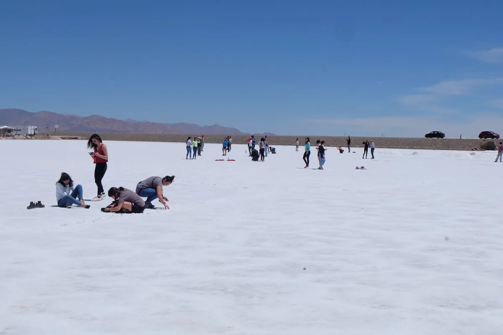 Las Salinas Grandes, un destino turístico ideal para visitar en las vaaciones de invierno.