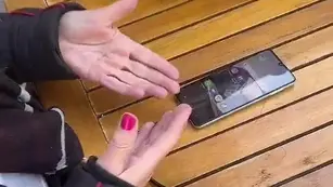 Video: se le rompió el táctil del celular e inventó una manera ingeniosa de utilizarlo