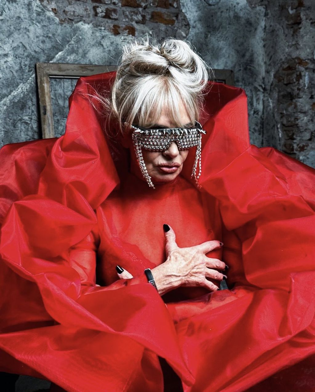 Isabel de Gran Hermano imitó a Lady Gaga en una provocativa producción. Foto: instagram.com/isabeldenegri78