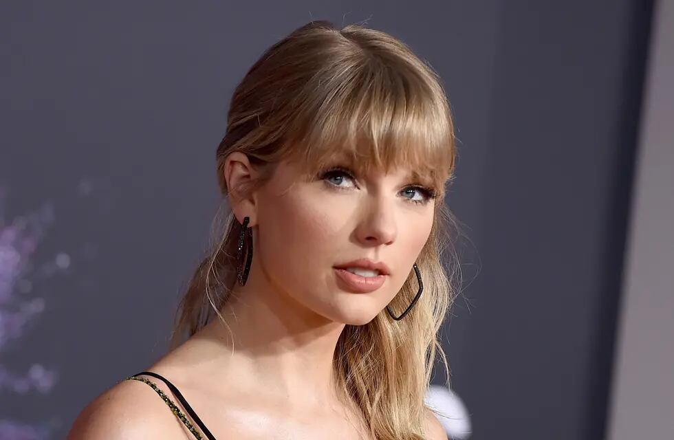 Récord Taylor Swift se convirtió en la primera artista en ocupar los diez puestos de Billboard