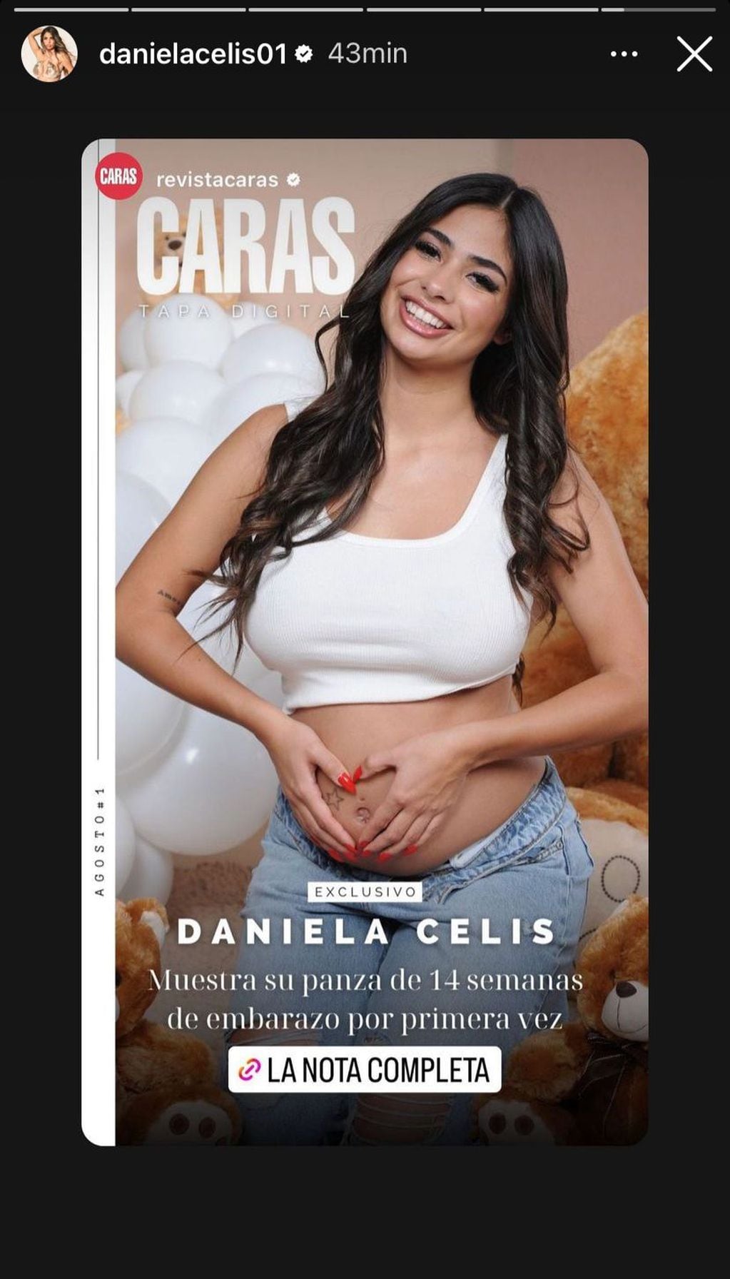 Daniela Celis mostró su pancita para la tapa de revista Caras. Fotos: Gentileza
