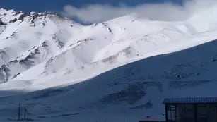 Las impactantes postales de las nevadas en Alta Montala que impiden la reapertura del Paso a Chile. Foto: Gendarmería Nacional.
