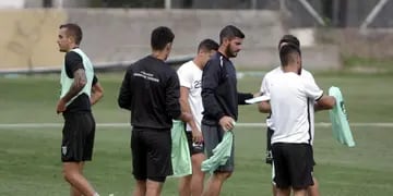 Darío Alaniz y Martín Abaurre decidieron que Tomás Marchiori reemplace a Ezequiel Viola bajo los tres palos, para recibir a Deportivo Madryn